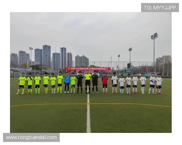 武汉足球队的拼搏之路:从低谷到大满贯的荣耀历程 武汉足球队的拼搏之路:从低谷到大满贯的荣耀历程