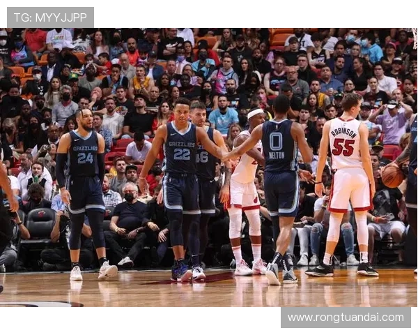 27号火箭与灰熊激战正酣谁能在这场对决中笑到最后