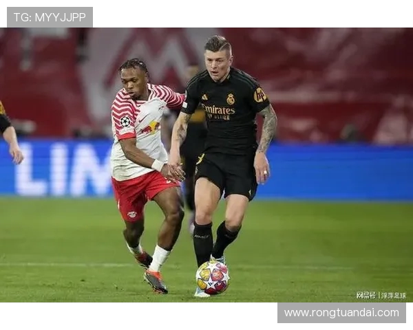 克罗斯的足球传奇之路：从少年天才到世界顶级中场的蜕变与成就