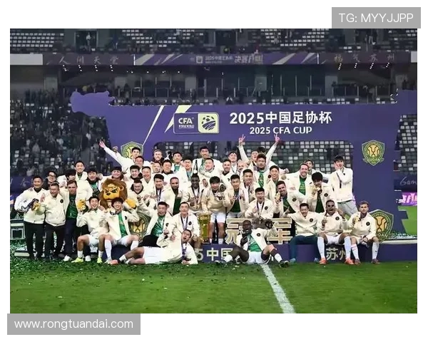 国安与上港激战正酣期待26轮精彩对决引发球迷热议