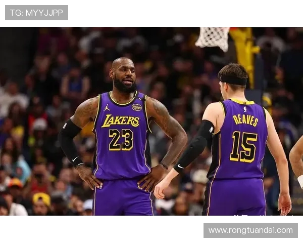 快船与湖人激战12月赛季对决星光璀璨的洛杉矶篮球盛宴