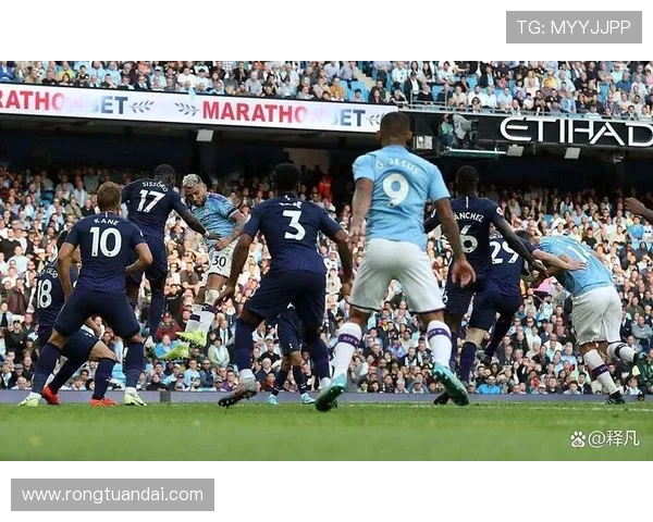 曼城与热刺巅峰对决精彩回顾球迷热情高涨引发全场狂欢