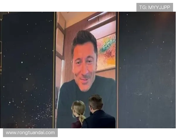 莱万的传奇之路:从天才少年到足球巨星的辉煌历程与成就