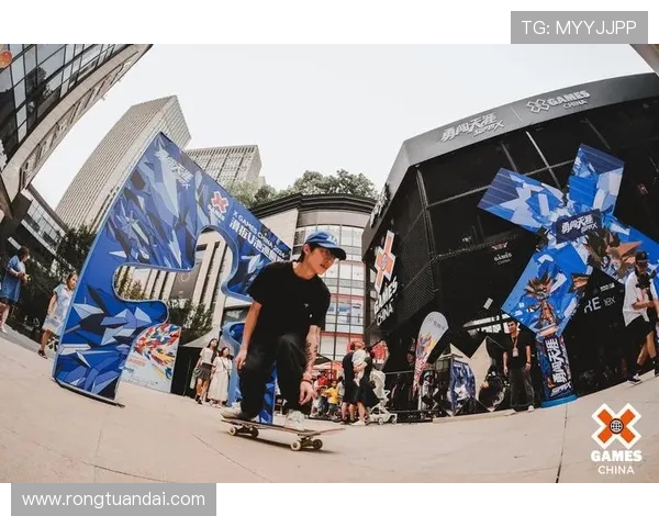 重庆滑板队的整体压制揭秘与滑板文化的深度探索 重庆滑板队的整体压制揭秘与滑板文化的深度探索